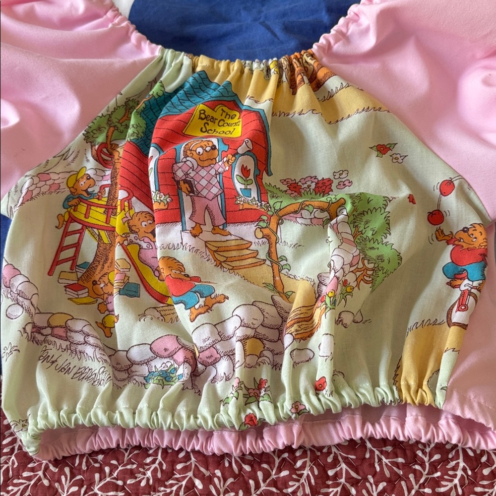 Lady Friend Texas handmade Bernstein Bears puff sleeve top